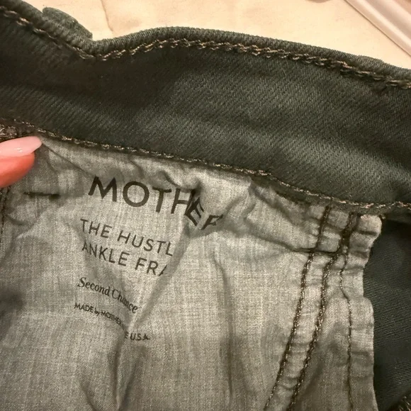 MOTHER hustler ankle fray in second chances - Picture 5 of 5